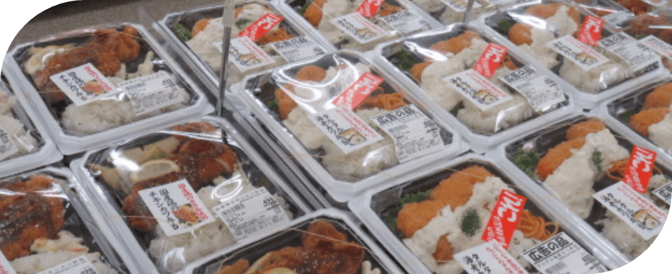 惣菜が陳列されている写真
